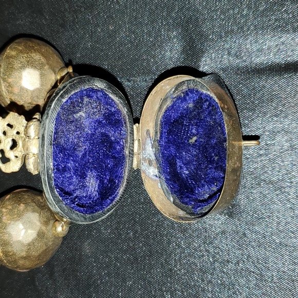 RARE Vintage Victorian Potion Locket - Picture 7 of 10